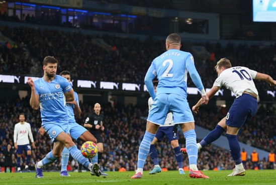  沃特金斯补时绝平维拉顽强逼平曼联保留悬念